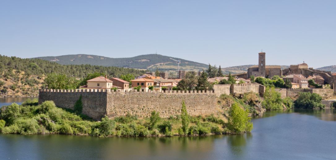 pueblos bonitos cerca de madrid Buitrago de Lozoya Buitrago de Lozoya pueblos bonitos de madrid