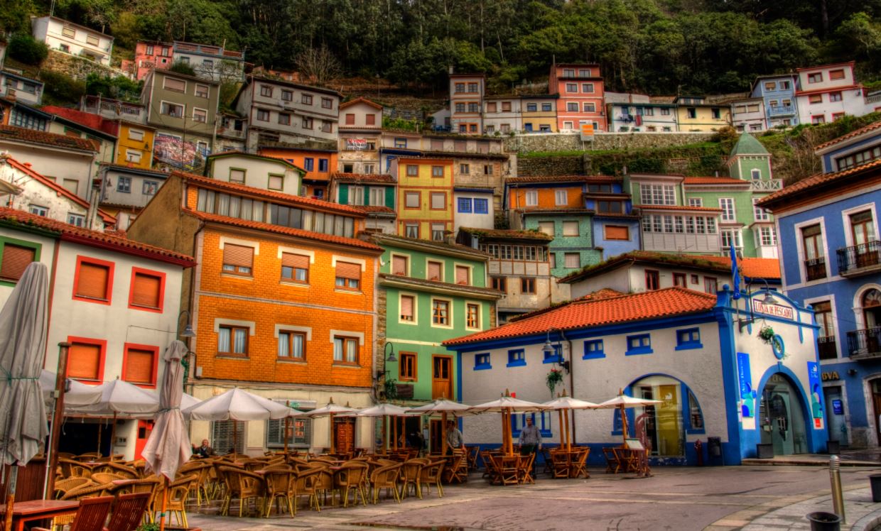 que ver en cudillero plaza
