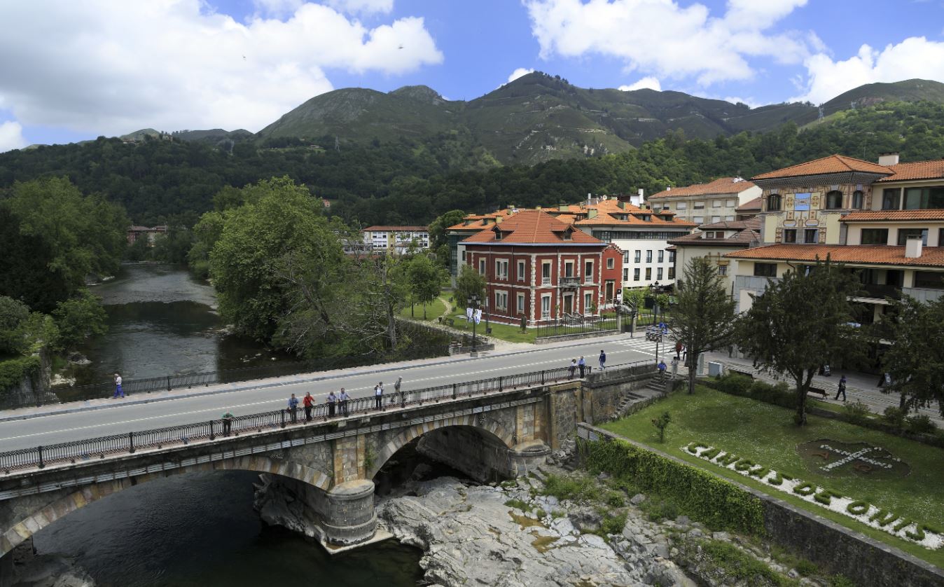 Cangas de Onis pueblo mas bonito de asturias