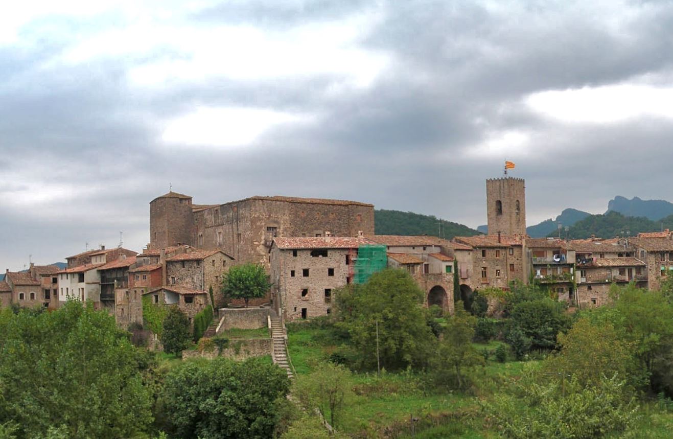 Santa Pau pueblos medievales girona