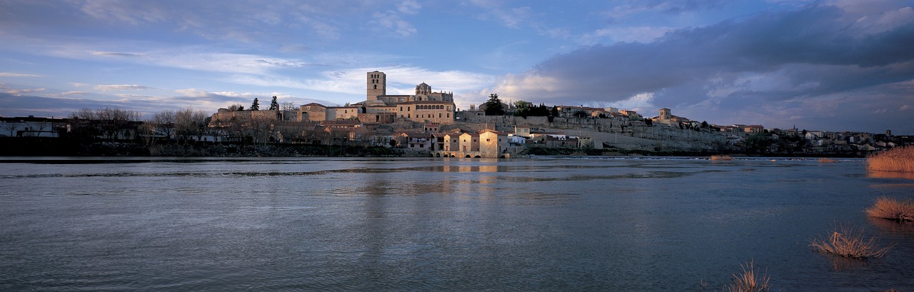 Pueblos con río en Zamora