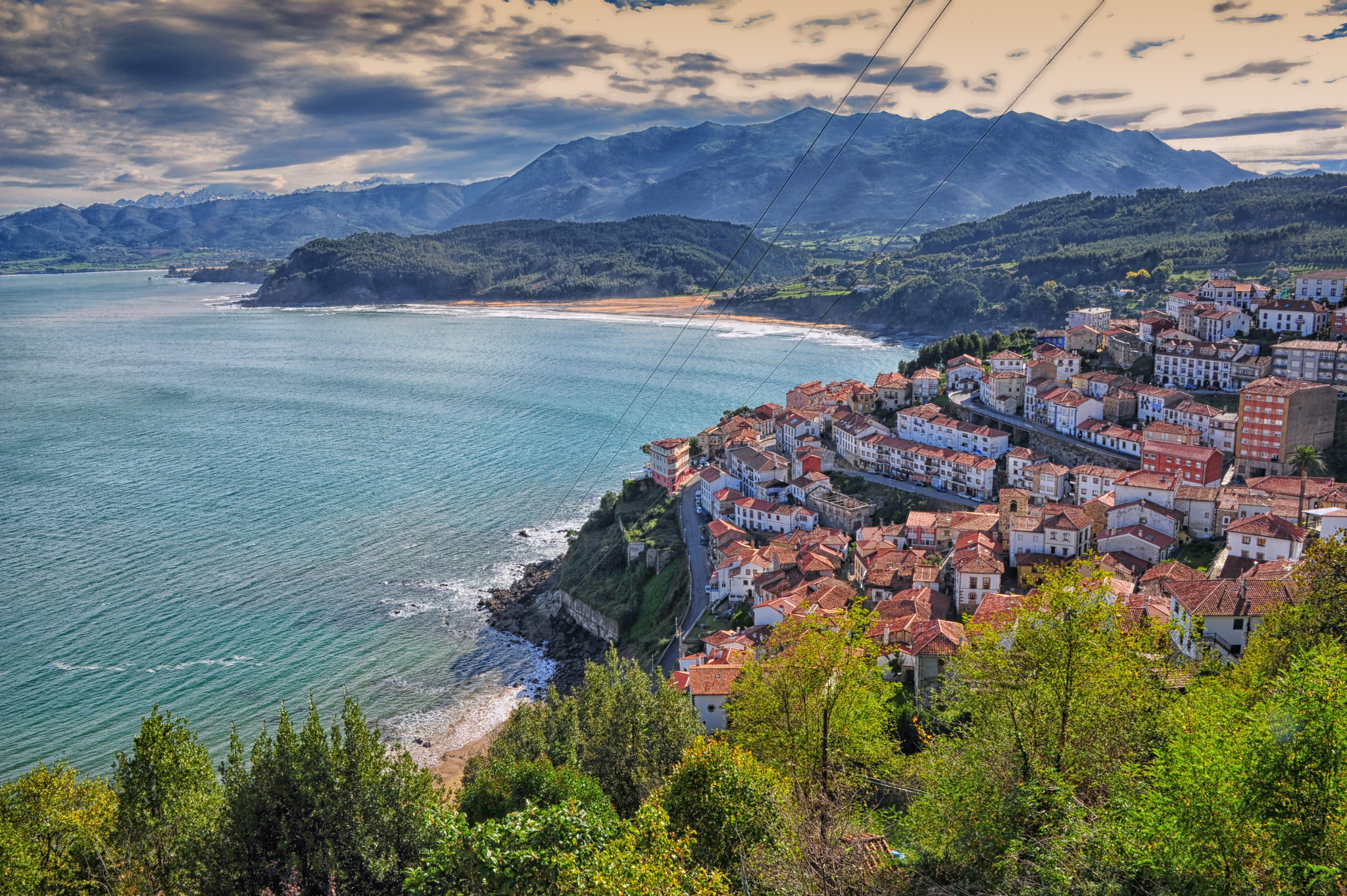 Picos de Europa desde Lastres entre asturias y cantabria