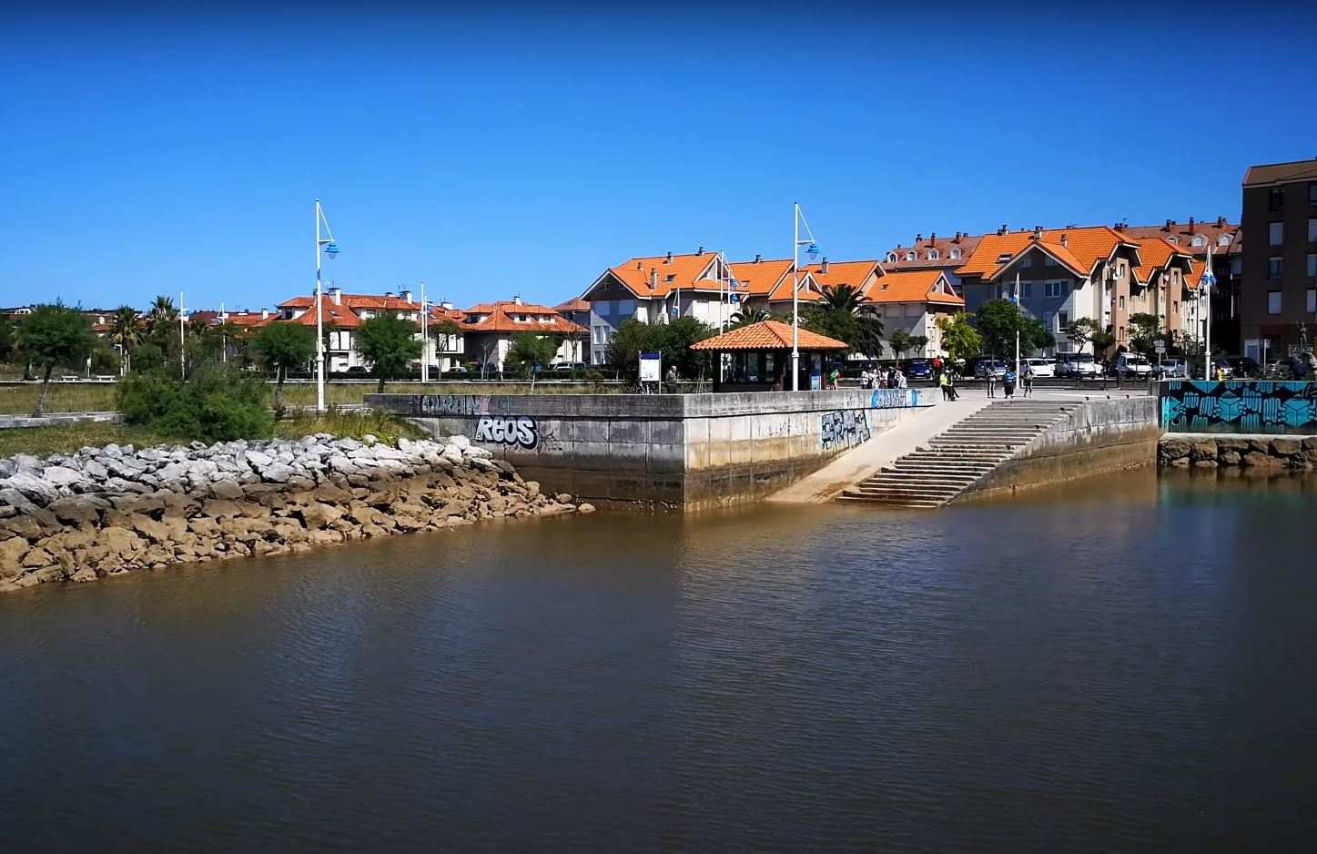 pueblo cerca de somo en cantabria